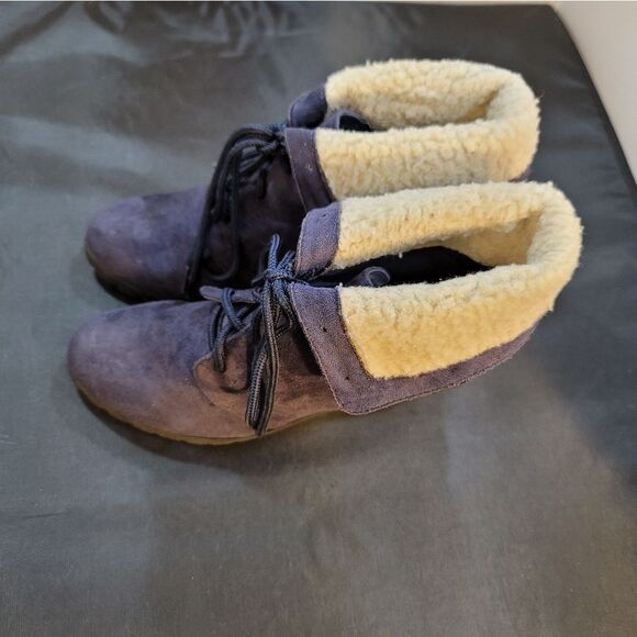 NAUTICA SUEDE WEDGE FAUX FUR INSOLE WOMENS LACE UP BOOTIE - Picture 2 of 15